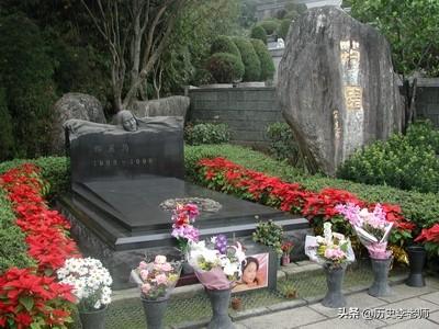 邓丽君咋死的(邓丽君处过几个对象)插图4