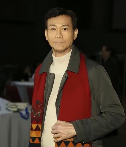 不老男神最新排行榜(10位魅力大叔型的明星)插图25