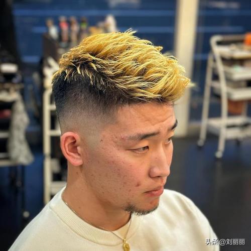 最流行的男发型(男士最新发型图片2023)插图3