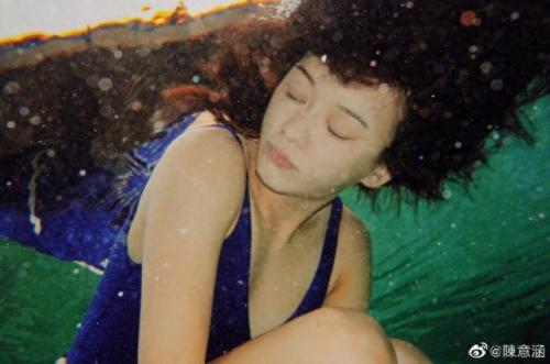 十大憋气美女排行榜图片(外国美女牛奶罐憋气28分钟)插图4
