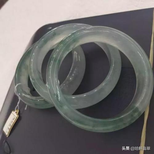 玉镯牌子平价排名前十(什么牌子的玉镯子性价比高)插图