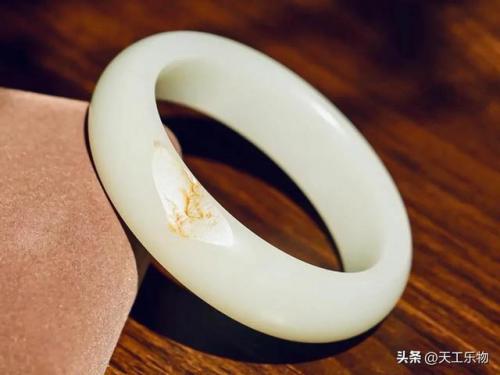 和田玉镯子(和田玉手镯价格一般多少)插图