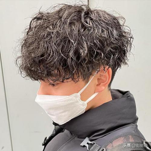 最流行的男发型(男士最新发型图片2023)插图8