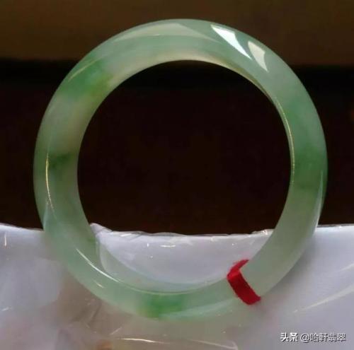 玉镯牌子平价排名前十(什么牌子的玉镯子性价比高)插图9