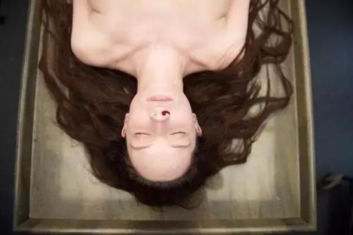 极度血腥的恐怖片(美国血腥惊悚片)插图2