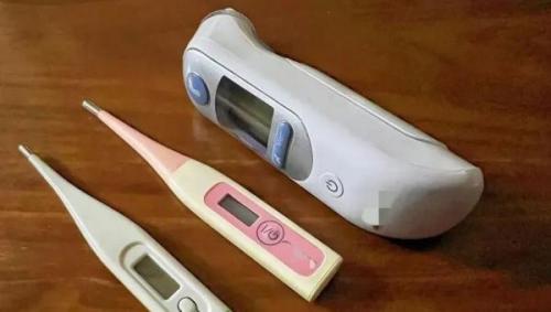 水银体温计牌子排行榜(两个体温计一个36.8一个37.3)插图6