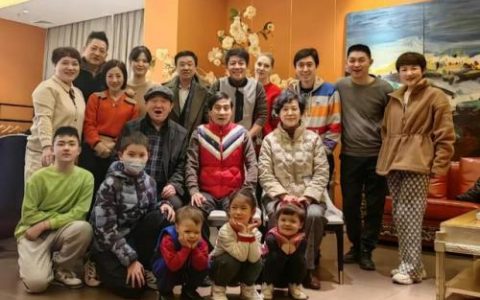 李白撒贝宁的老婆多大(撒贝宁一家四口)