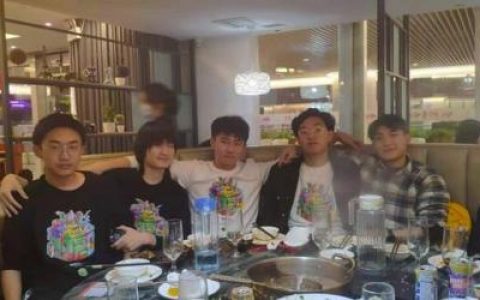 小鸡快跑游戏(有一个横屏小鸡跑酷的游戏)