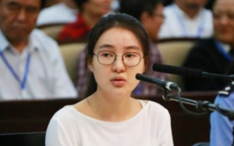 郭美美是唱歌的那个吗(郭美美和不怕不怕是一个人吗)