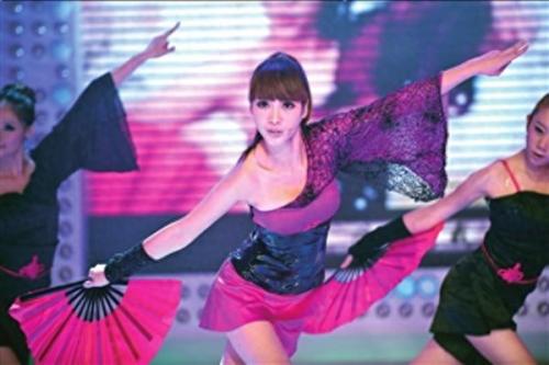 国外十大丰满美女排行榜(金发碧眼外国大美女)插图7