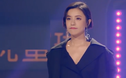 杜华帮丁当擦眼泪又抹在她身上(眼泪抹不掉 我快疯掉)