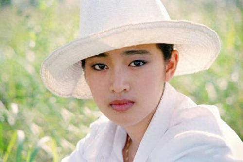 国外十大丰满美女排行榜(金发碧眼外国大美女)插图1