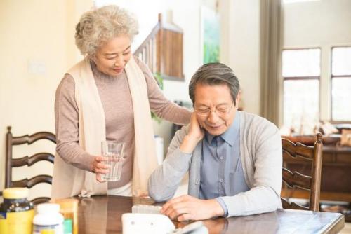 送老人的礼物排行榜(适合70-80老人的礼物)插图