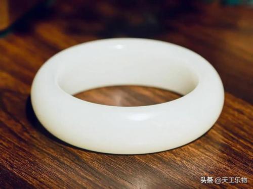 和田玉镯子(和田玉手镯价格一般多少)插图7