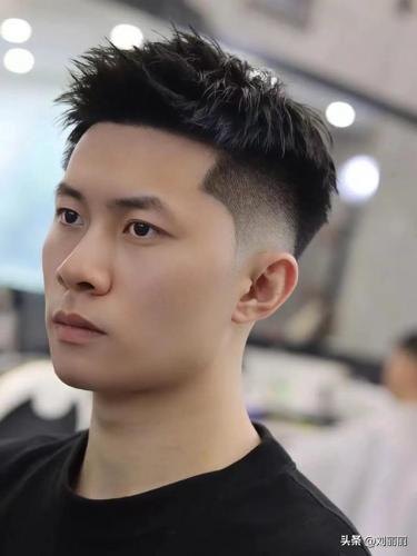 最流行的男发型(男士最新发型图片2023)插图5