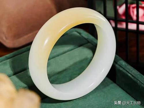 和田玉镯子(和田玉手镯价格一般多少)插图5