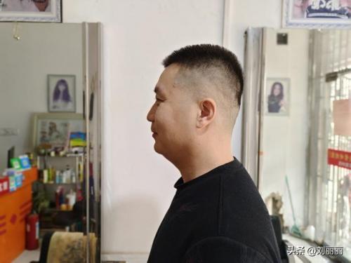 最流行的男发型(男士最新发型图片2023)插图